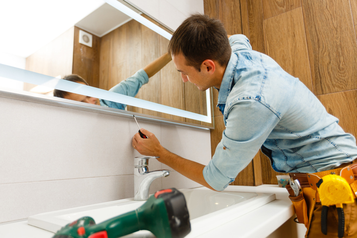 How Mirror Repair Preserves the Look of Vintage and Antique Pieces