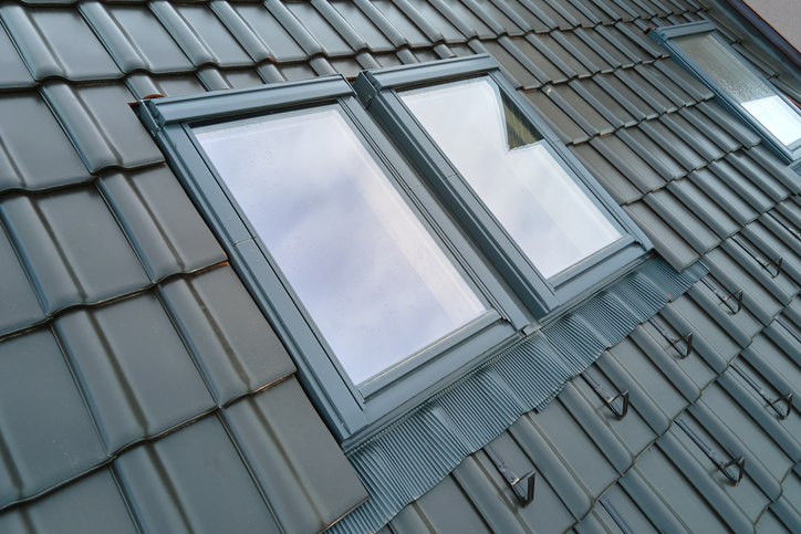 Skylight Installation: Enhancing Indoor Air Quality with Natural Ventilation