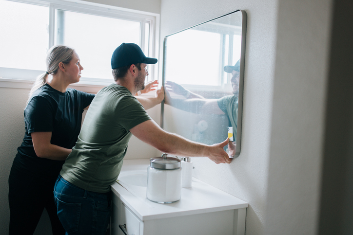 How Mirrors Add Elegance and Brightness to Bathroom Interiors