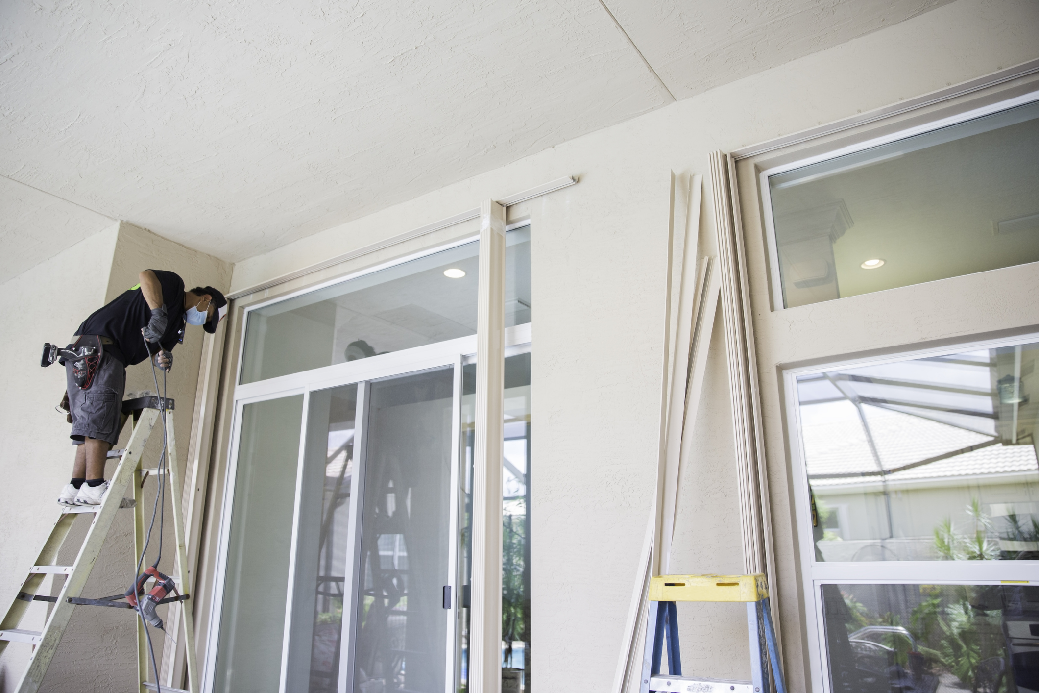 8 Clear Signs You Need Entry Door Services for Front Door Installation