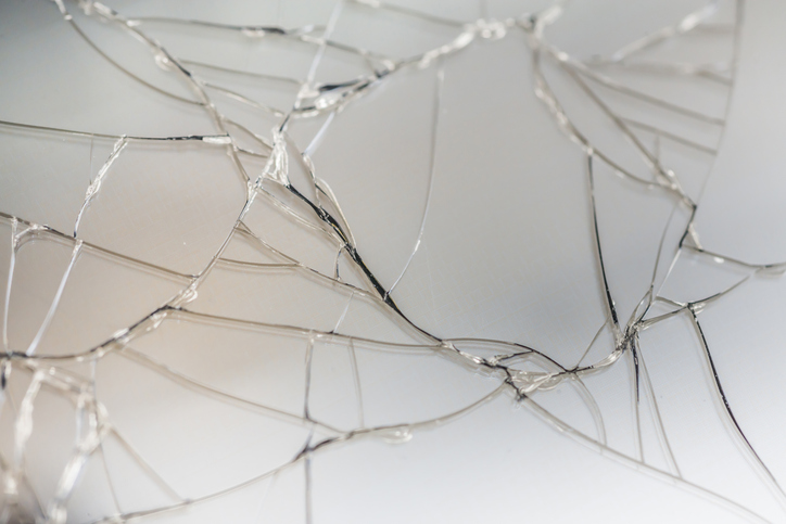 How Broken Mirror Repair Can Save You Time and Money