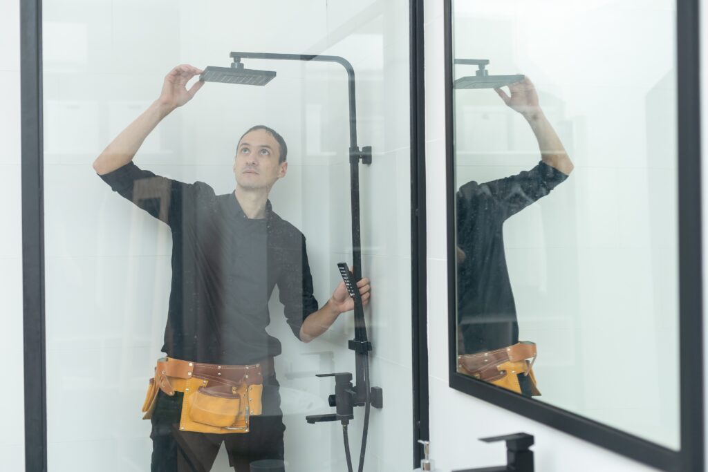 Stylish custom shower installation ideas for small and large bathrooms to maximize space and comfort