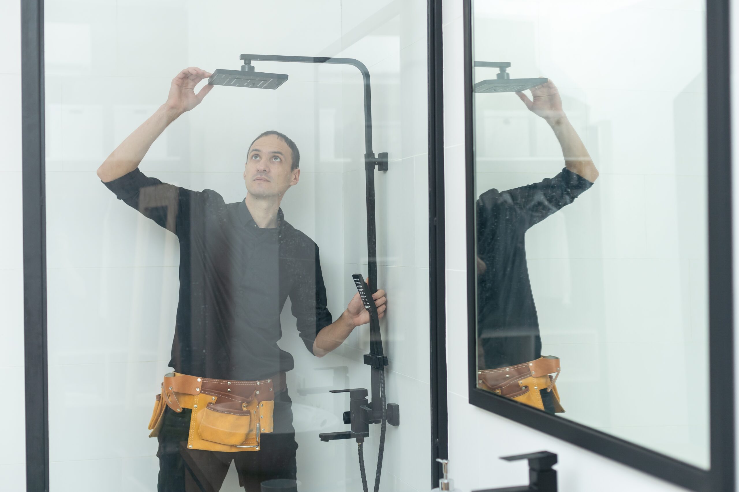 Stylish custom shower installation ideas for small and large bathrooms to maximize space and comfort